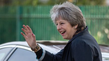 Theresa May, Première ministre britannique, en viste à Sale vers Manchester (Grande-Bretagne), le 30 avril 2018. (OLI SCARFF / POOL)