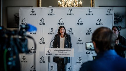 La maire de Paris Anne Hidalgo dans une conference de presse, à l'Hôtel de Ville, le 29 octobre 2020. (ARTHUR NICHOLAS ORCHARD / HANS LUCAS)