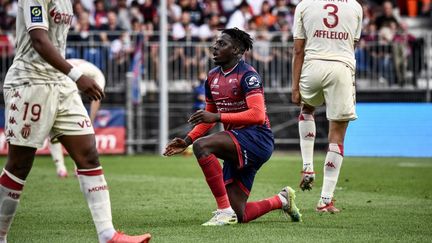 L'attaquant clermontois Mohamed Bayo lors du match contre Monaco, le 26 septembre 2021. (JEFF PACHOUD / AFP)