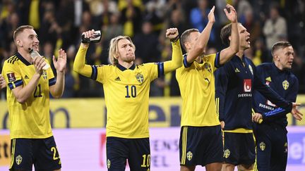 L'équipe de football de Suède lors du match des qualifications pour la Coupe du monde 2022 face à l'Espagne, le 2 septembre 2021, en Suède.&nbsp; (JONATHAN NACKSTRAND / AFP)