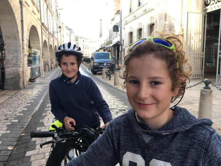 Dans les vieilles rues de La Rochelle avec ses arcades et maisons à colombages. (INGRID POHU / RADIO FRANCE)