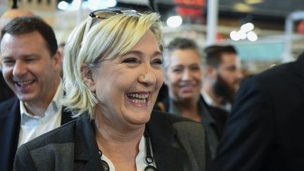 Marine Le Pen en visite dans une exposition à la porte de Versailles à Paris, le 11 novembre 2017. (CITIZENSIDE / FRANCOIS PAULETTO / AFP)