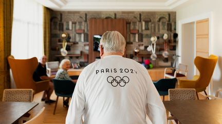 Chaque jour, les épreuves des Jeux de Paris sont diffusées dans la résidence pour séniors d'Amboise (Indre-et-Loire). (PAULINE GAUER / FRANCEINFO)