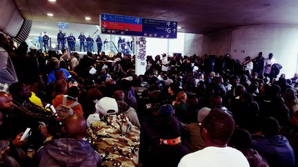 Des sans-papiers occupent le terminal 2 de l'aéroport de Roissy, le 19 mai 2019. (COLLECTIF LA CHAPELLE DEBOUT)