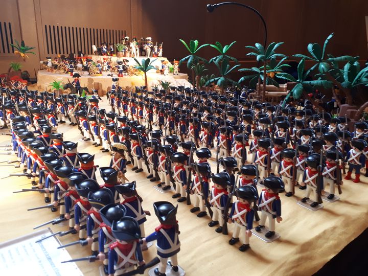 La campagne d’Égypte menée par le général Bonaparte, vue par l'exposition Playmobil "En avant l'histoire", aux Invalides, à Paris. (SOPHIE AUVIGNE / FRANCE-INFO)