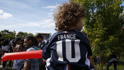 Avec la victoire des Bleus en Coupe du monde, certains jeunes parents n'hésitent pas à donner à leur nouveau-né les&nbsp;prénoms des&nbsp;joueurs de l'équipe de France. (GEOFFROY VAN DER HASSELT / AFP)