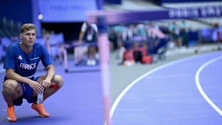 Kevin Mayer lors d'un entraînement au Stade de France, avant son abandon aux Jeux olympiques, le 1er août 2024. (KIRILL KUDRYAVTSEV / AFP)