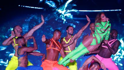 La chanteuse et danseuse américaine Jennifer Lopez lors de son concert dans la station balnéaire de New Alamein City sur la côte nord de l'Egypte, le 9 août 2019. (STRINGER / DPA)