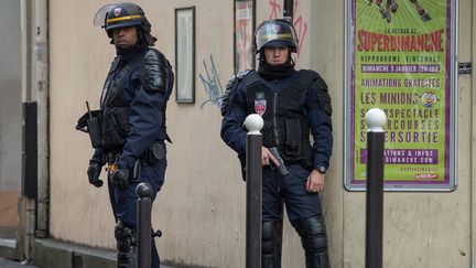 &nbsp; (Avec la réforme de la procédure pénale, les policiers face à un individu qui vient de tuer mais qui ne le visent pas seront considérés "en état de légitime défense"  © MaxPPP)