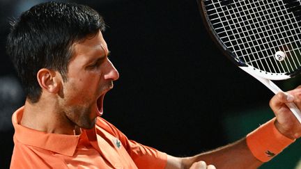 L'habituelle rage de vaincre du Serbe Novak Djokovic, lors du Masters 1000 de Rome, le 13 mai 2022. (TIZIANA FABI / AFP)