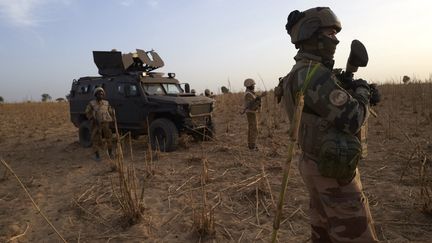 Opération de reconnaissance de la force Barkhane au nord du Burkina Faso, en novembre 2019. (MICHELE CATTANI / AFP)