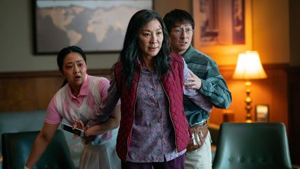 L'actrice Michelle&nbsp;Yeoh incarne une mère de famille dépassée et&nbsp;embarquée dans un voyage à travers les dimensions. (Dark Star)