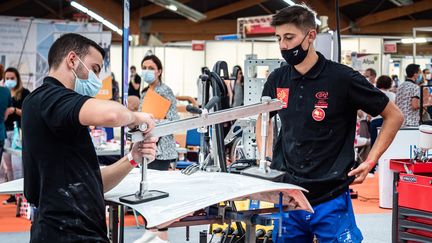 Des apprentis sur le salon TAF (Travail-Avenir-Formation) de Perpignan, le 2 septembre 2021. (ARNAUD LE VU / HANS LUCAS)