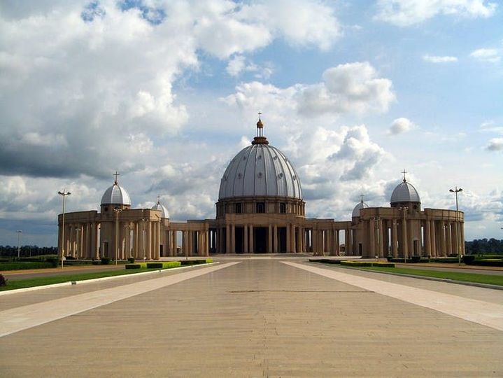 Basilique Notre Dame de la Paix Yamoussoukro : un cas d’étude pour stagiaires et professionnels de santé. Félix Krohn/Wikimedia, CC BY (Félix Krohn/Wikimedia, CC BY)