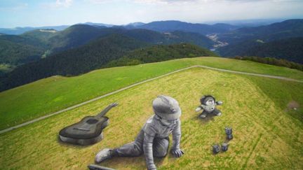 Vendredi 24 juin, la patrouille de France est passée dans le ciel du territoire de Belfort, afin de célébrer le centenaire du plus petit département de France.&nbsp;Elle a survolé l'œuvre&nbsp;de "Land Art" monumentale créée par l'artiste&nbsp;Saype.&nbsp;Une création éphémère sur 5 000 m2&nbsp;peinte au sommet du Ballon d’Alsace. (FRANCE 3)