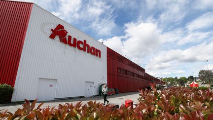 Un magasin Auchan, le 3 mai 2024 à Mandelieu (Alpes-Maritimes). (PATRICE LAPOIRIE / MAXPPP)