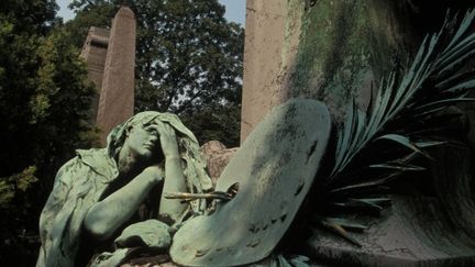 L'une des tombes du cimetière du Père-Lachaise
 (EBERHARD GRAMES / BILDERBERG)