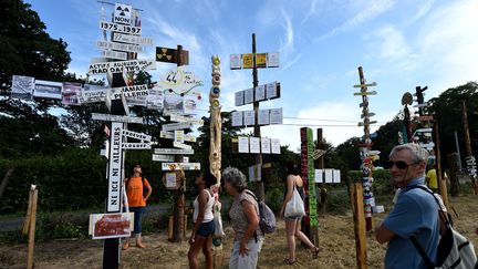 Rassemblés près de la zone à défendre, les opposants au projet d'aéroport de Notre-Dame-des-Landes espèrent une avancée du dialogue avec le nouveau gouvernement. (JEAN-FRANCOIS MONIER / AFP)