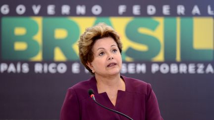 La pr&eacute;sidente br&eacute;silienne, Dilma Rousseff, prononce un discours &agrave; Brasilia, le 18 juin 2013. (EVARISTO SA / AFP)