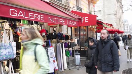 Réouverture de Notre-Dame : les affaires reprennent pour les commerçants du quartier