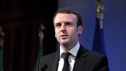 Emmanuel&nbsp;Macron lors du sommet africain de Paris, le 6 f&eacute;vrier 2015. (ERIC PIERMONT / AFP)