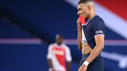 Mbappé a vécu un match compliqué face à Monaco dimanche soir (FRANCK FIFE / AFP)