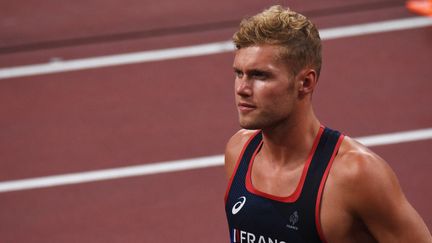 Kevin Mayer à l'occasion du décathlon olympique des Jeux de Tokyo, mercredi 4 août. (YOANN CAMBEFORT / AFP)