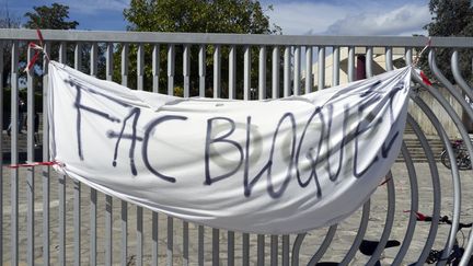 La faculté Paul-Valéry à Montpellier bloquée le 28 mars 2018. (JEAN-MARC LALLEMAND / BELGA MAG/AFP)