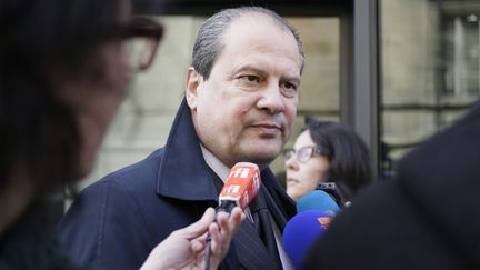 Le d&eacute;put&eacute; de Paris Jean-Christophe Cambad&eacute;lis, le 1er avril 2014 &agrave; Paris. (KENZO TRIBOUILLARD / AFP)