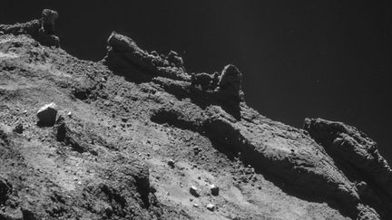 12 novembre 2014 - Le robot europ&eacute;en Philae a fait les premi&egrave;res&nbsp;photos de la&nbsp;com&egrave;te.&nbsp;L'image a &eacute;t&eacute; prise &agrave; une distance de moins de 10 km de la surface. (ESA / ROSETTA / MAXPPP)