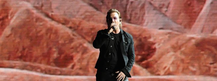 Le chanteur irlandais Bono, lors d'un concert de U2 à Glendale (Etats-Unis), le 19 septembre 2017. (CHRISTIAN PETERSEN / GETTY IMAGES NORTH AMERICA)