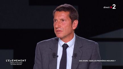 "La France a besoin d'un changement radical", a estimé, le président de l'Association des maires de France, jeudi, dans "L'Evénement" sur France 2.