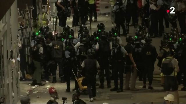 Hong Kong : affrontements entre manifestants les forces de l'ordre