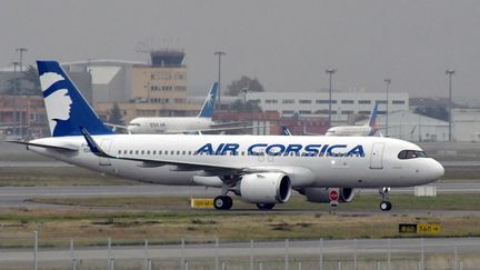 Un avion de la compagnie Air Corsica, le 15 novembre 2019 à Toulouse. (PASCAL PAVANI / AFP)