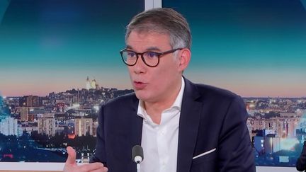 Soutien français à l'Ukraine : "Nous avons besoin de maintenir une pression forte sur Vladimir Poutine", estime Olivier Faure, premier secrétaire du PS (franceinfo)