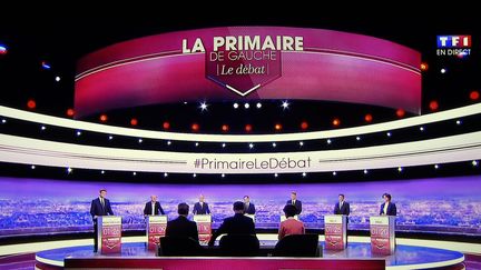 Les sept candidats à la primaire de la gauche face aux journalistes, le 12 janvier 2016. (ALEXANDRE MARCHI / MAXPPP)