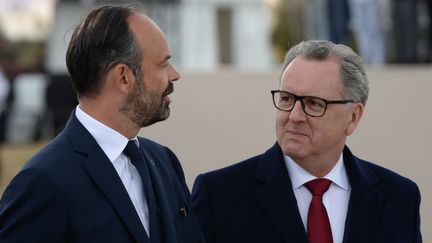 Edouard Philippe et Richard Ferrand, à Juno Beach, plage du Débarquement allié en Normandie, le 6 juin 2019.&nbsp; (GUILLAUME SOUVANT / AFP)