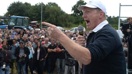 Philippe Jehan, président de la FDSEA Mayenne, à Laval, lors d'une manifestation des agriculteurs, le 27 juillet 2015. (MAXPPP)