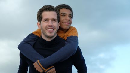 Victor Belmondo ( à gauche) et Yoann Eloundou ( à droite) dans le film "Envole-moi" de Christophe Barratier.&nbsp; (JULIEN PANIÉ)