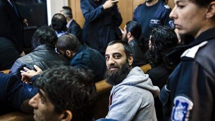 Des Roms musulmans bulgares, avant l'ouverture de leur procès, dans une salle d'audience du tribunal de Pazardjik le 25 février 2016 (AFP - DIMITAR DILKOFF)