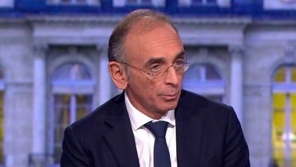 Présidentielle 2022 : de nombreux musulmans "ne pratiquent pas de façon discrète" leur religion selon Éric Zemmour, invité du 20 Heures