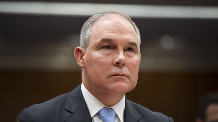 Le&nbsp;chef de l'Agence américaine de protection de l'environnement, Scott Pruitt, lors d'une rencontre au Sénat à Washington (Etats-Unis), le 27 juin 2017. (SAUL LOEB / AFP)