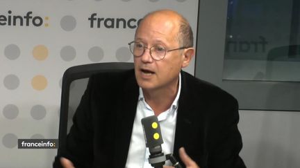 Le journaliste judiciaire Dominique Verdeilhan présente "Justice en France". (FRANCEINFO / RADIOFRANCE)