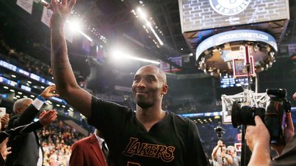 La satisfaction de Kobe Bryant (MIKE STOBE / GETTY IMAGES NORTH AMERICA)