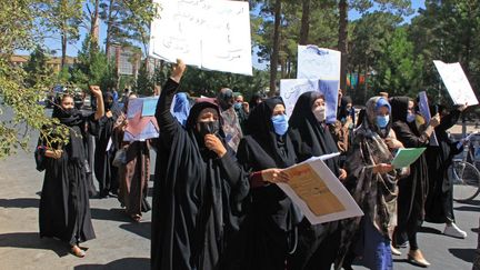 Des Afghanes manifestent pour leur droit à Herat, en Afghanistan, le 2 septembre 2021. (AFP)