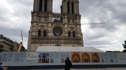 Une vue de la cathédrale depuis le parvis, en juin 2020.&nbsp; (RÉMI BRANCATO / FRANCE-INTER)