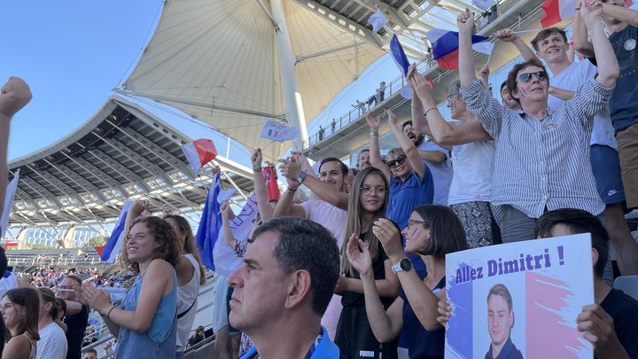 Les supporters de Dimitri Jozwicki sont venus en nombre pour assister à sa finale, lundi 10 juillet 2023 au stade Charléty, à Paris. (Clément Mariotti Pons)