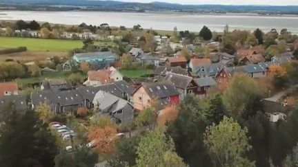 L'un des villages les plus écolos du monde se trouve en Écosse. Depuis 40 ans, les habitants de Findhorn&nbsp;ont construit un paradis vert. (France 2)