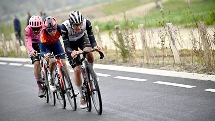 Tadej Pogacar, Tom Pidcock et Ben Healy lors de l'Amstel Gold Race, le 16 avril 2023. (AFP)