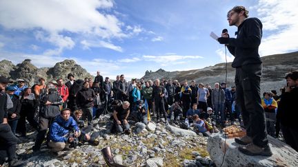 Environ 250 personnes ont participé&nbsp;aux funérailles du glacier le&nbsp;Pizol, le 22 septembre 2019, en Suisse.&nbsp; (FABRICE COFFRINI / AFP)